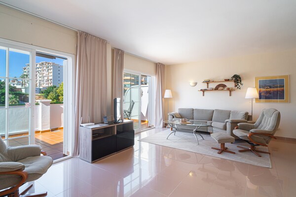 Zonnig appartement in Nerja met zwembad, op loopafstand van Burriana-strand - thumbnail 2