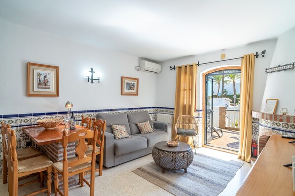 Hibiscos 36: Knus appartement met zwembad in San Juan de Capistrano, Nerja - thumbnail 2