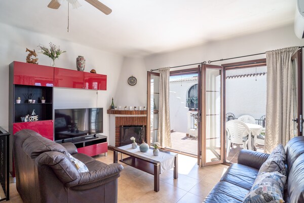 Zonnig appartement met privézwembad in Capistrano Village, Nerja - thumbnail 3