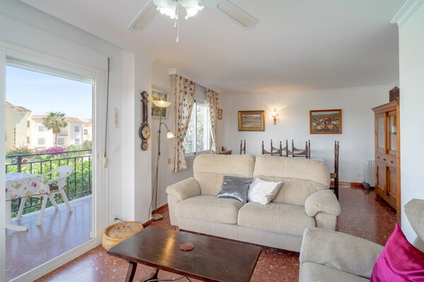 Acapulco Appartement 7: Zon, Zee & Strand op 100 Meter in Nerja - thumbnail 2