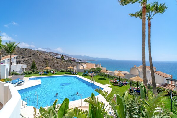 Penthouse met jacuzzi en zeezicht op 500 meter van het strand in Torrox Costa - thumbnail 6