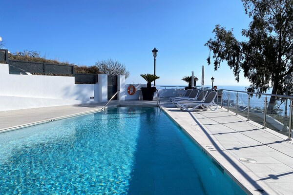 Penthouse Balcon del Mar Deluxe 1: Zeezicht & Golf in Nerja - thumbnail 1