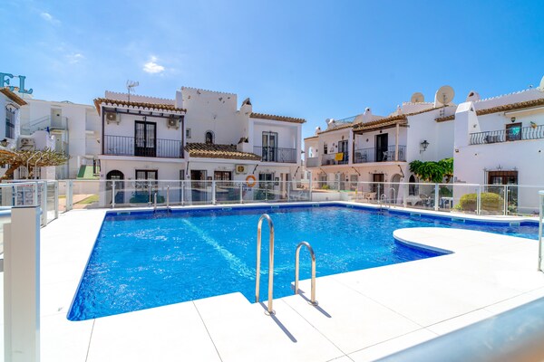 Andalusisch vakantiehuis met zeezicht en gemeenschappelijk zwembad in Nerja - thumbnail 6