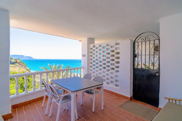 Knus appartement aan zee in Nerja met gedeeld zwembad op 200 meter van het strand - thumbnail 6