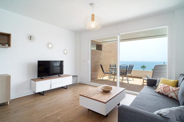 Strandappartement met zeezicht en zwembad in Torrox Costa - thumbnail 1