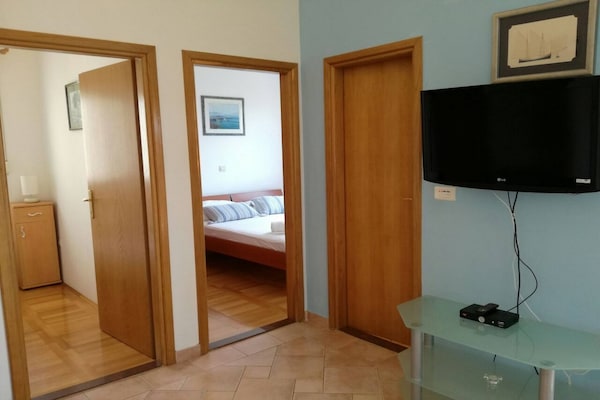 Aan het strand: Ruim appartement voor 5 personen in Žaborić - thumbnail 6