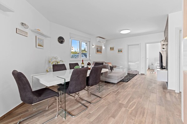 Rustiek appartement met tuin en BBQ op 500m van strand Rogoznica - thumbnail 2