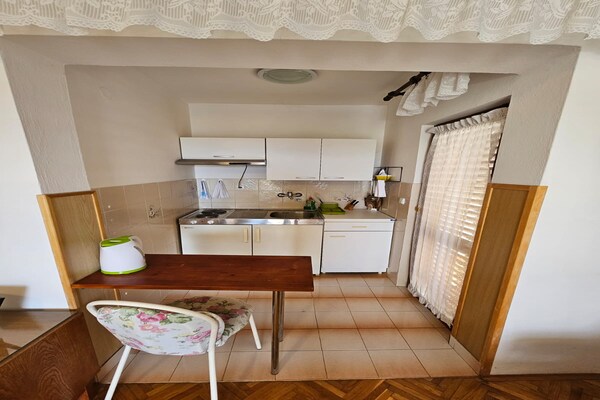 Studio-appartement A2 in Tribunj: comfortabel verblijf op 200m van het strand - thumbnail 2