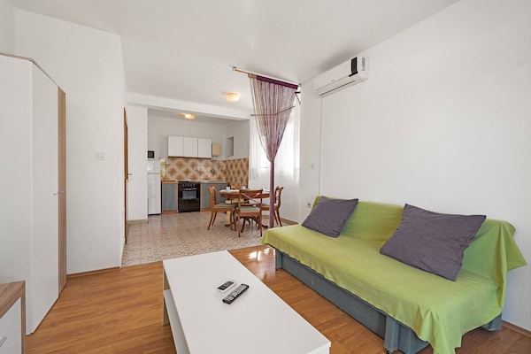Knus appartement voor 2 nabij strand en Šibenik - thumbnail 1