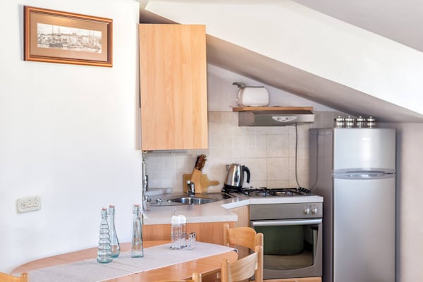 Appartement voor 6 personen met zwembad op 600m van strand in Vodice - thumbnail 3