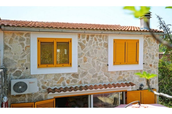 Op 850 m van het strand: Comfortabel appartement in Murter - thumbnail 5