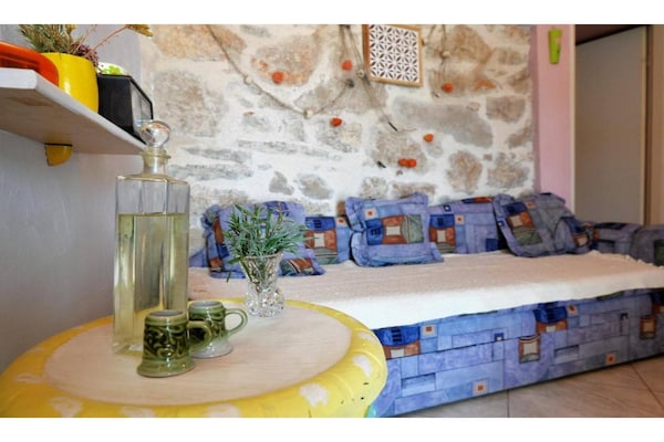 Op 850 m van het strand: Comfortabel appartement in Murter - thumbnail 1