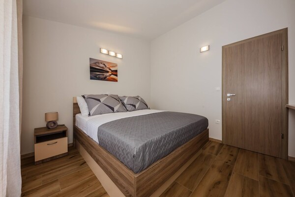 Aan het strand: Charmant appartement in Šibenik-Brodarica - thumbnail 3