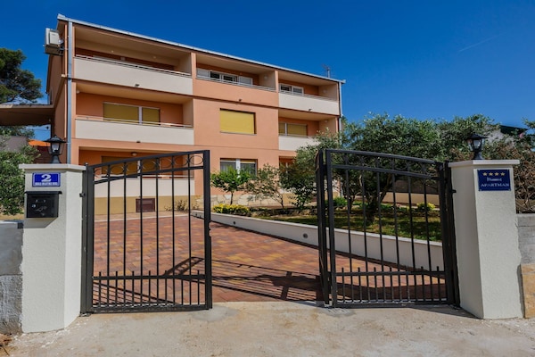 Aan het strand: Charmant appartement in Šibenik-Brodarica - thumbnail 5