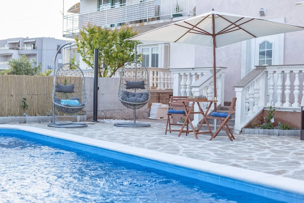 Knus appartement in Vodice met zwembad, op 600m van Plava strand - thumbnail 6
