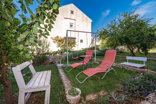 Knus appartement voor 4 bij het strand van Brodarica met tuin en bbq - thumbnail 4