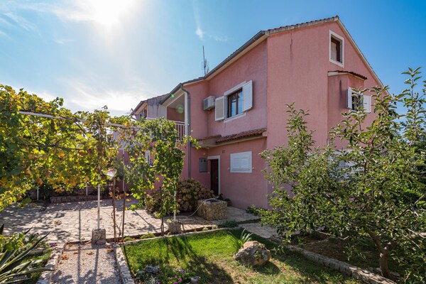 Op 800 m van het strand: Knus appartement in Šibenik-Brodarica - thumbnail 6