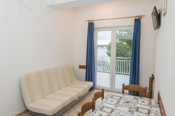 Licht appartement in Šibenik-Brodarica op 210m van het strand - thumbnail 5