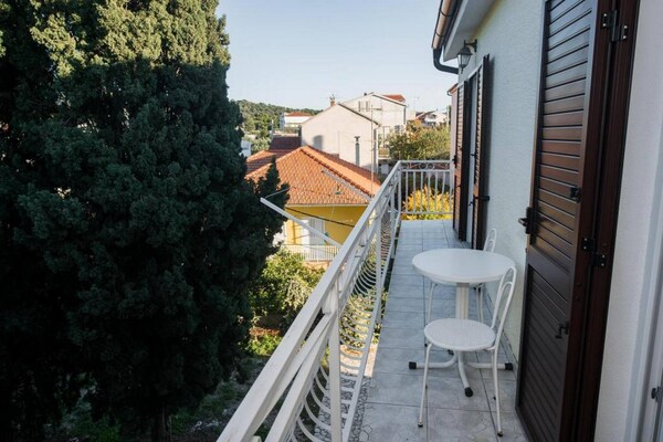 Knus appartement aan zee in Brodarica met balkon en airco - thumbnail 4