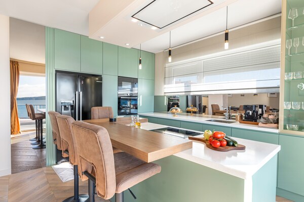 Aan het strand: Luxe appartement in Šibenik-Brodarica voor 8 personen - thumbnail 3