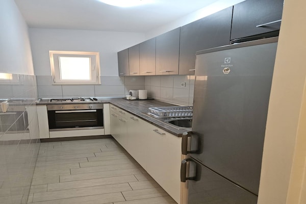 Knus appartement voor 4 bij zee in Grebaštica met tuin en BBQ - thumbnail 4