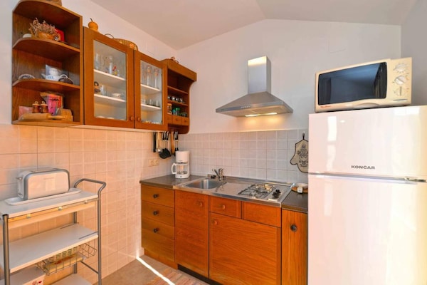 Knus appartement bij zee in Murter, dichtbij strand Slanica - thumbnail 4