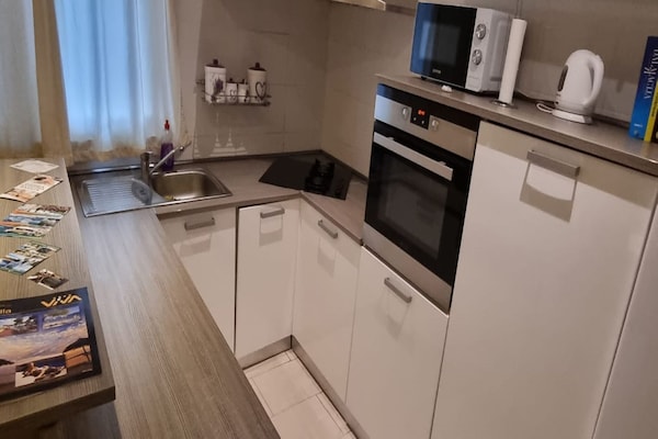 Ruim appartement met verwarmd zwembad in Kaštel Novi - thumbnail 2