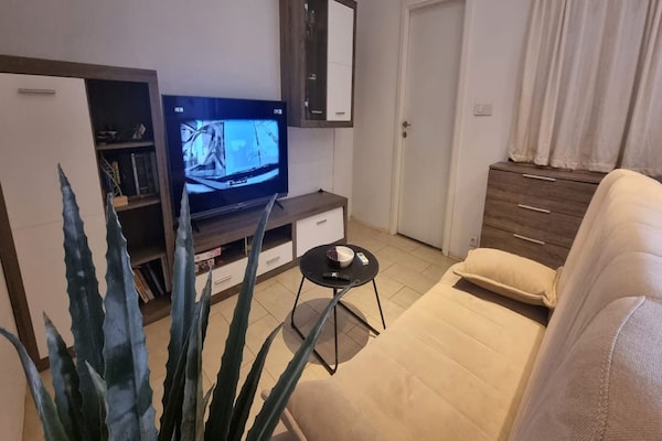 Ruim appartement met verwarmd zwembad in Kaštel Novi - thumbnail 3
