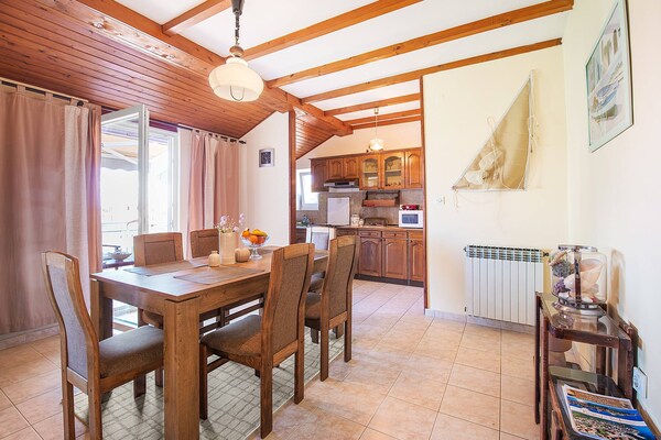 5-persoons appartement in Šibenik-Brodarica op 600m van het strand - thumbnail 2