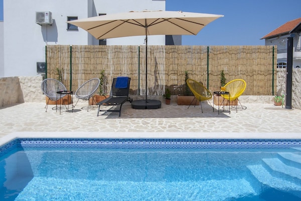 Op 850 m van het strand: Modern appartement in Šibenik-Brodarica - thumbnail 2