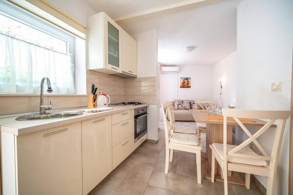 Knus studio-appartement in Vodice, vlak bij strand en centrum - thumbnail 3