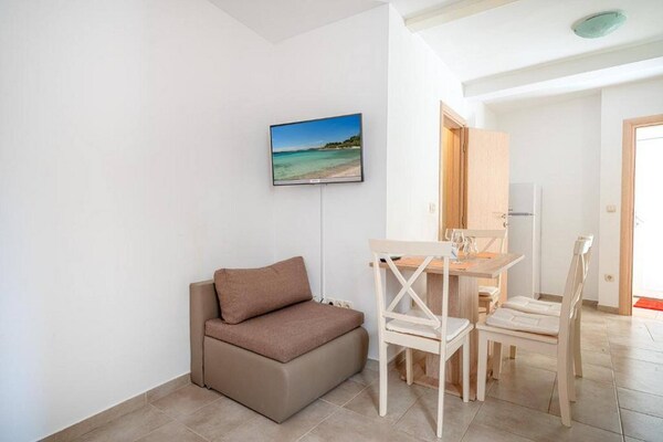 Knus studio-appartement in Vodice, vlak bij strand en centrum - thumbnail 2