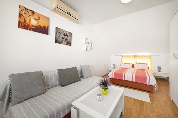 Knusse studio voor 2 bij strand en centrum Vodice - thumbnail 5