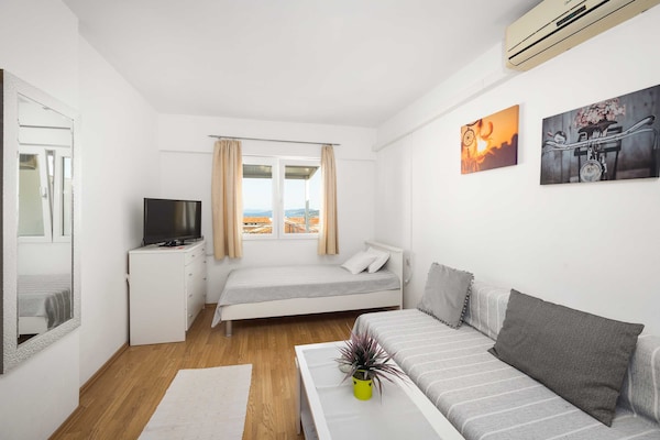 Knusse studio voor 2 bij strand en centrum Vodice - thumbnail 2