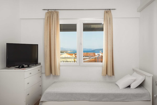Knusse studio voor 2 bij strand en centrum Vodice - thumbnail 6