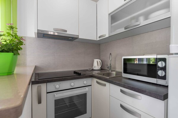 Studio Apartment Sekula: rustig verblijf in Bilice, 6km van zee - thumbnail 1
