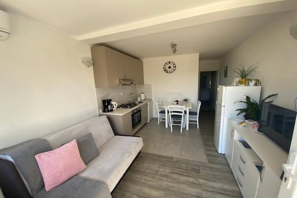 Knus appartement met tuin en BBQ nabij Nationaal Park Krka - thumbnail 2