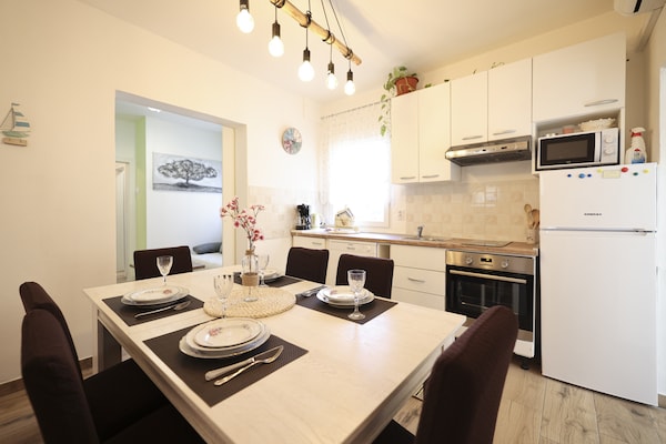 Appartement Rustica: 2-slaapkamer oase met tuin en BBQ nabij strand Zadar - thumbnail 2