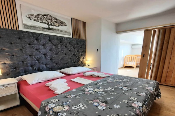 Appartement Rustica: 2-slaapkamer oase met tuin en BBQ nabij strand Zadar - thumbnail 3