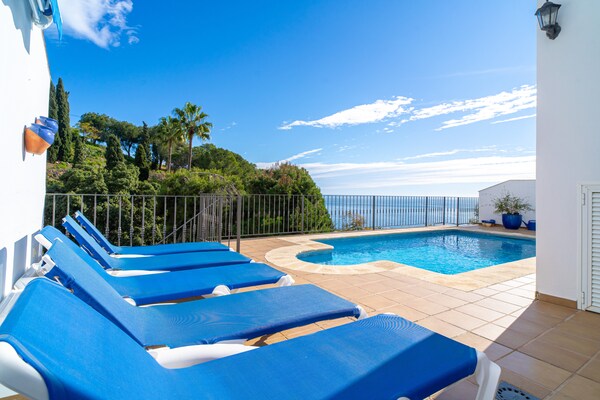 Villa Ladera del Mar met privézwembad aan golfbaan in Nerja - thumbnail 6