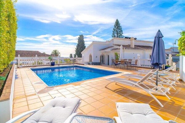Ruime Villa Grande Luxe met privézwembad aan de golfbaan in Nerja - thumbnail 6