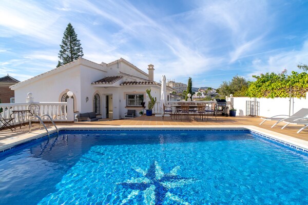 Ruime Villa Grande Luxe met privézwembad aan de golfbaan in Nerja - thumbnail 1