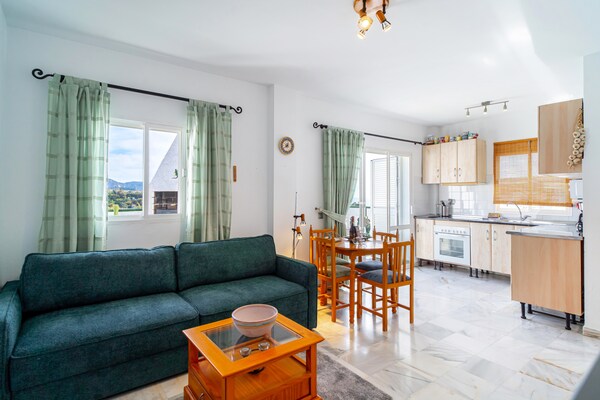 Op 600 m van het strand: Modern appartement in Nerja voor 2 personen - thumbnail 2