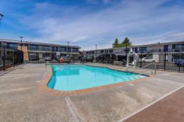 Comfortabel appartement in Ukiah met zwembad, vlakbij Lake Mendocino - thumbnail 4