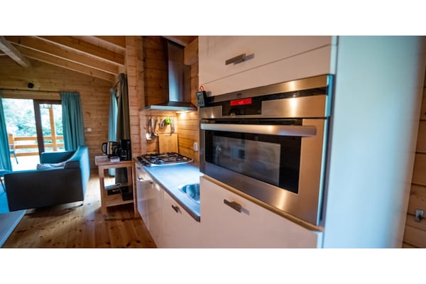 Luxe wellness lodge voor 2 personen op rustig vakantiepark in Markelo - thumbnail 4
