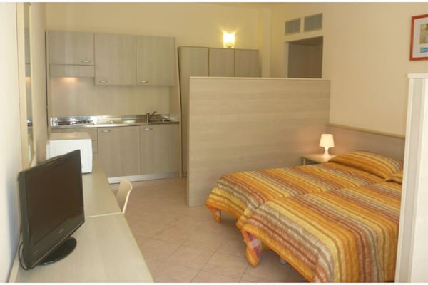 Studio voor 4 personen met zwembad en uitzicht nabij Porto Maurizio - thumbnail 2