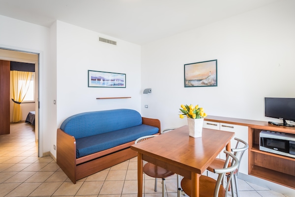 4-persoons appartement met zeezicht in Pietra Ligure - thumbnail 2