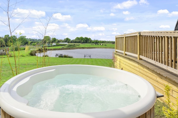 Safaritent aan meer op privéboerderij met hottub, vlakbij Hertford - thumbnail 3