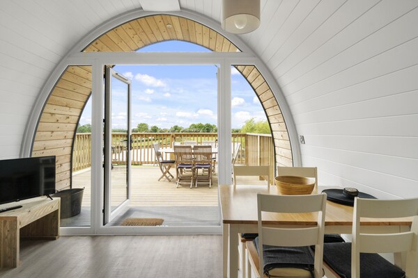 Knus chalet aan het water met hottub en uitzicht op het meer bij Hertford - thumbnail 6