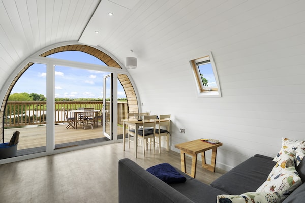 Knus chalet aan het water met hottub en uitzicht op het meer bij Hertford - thumbnail 2